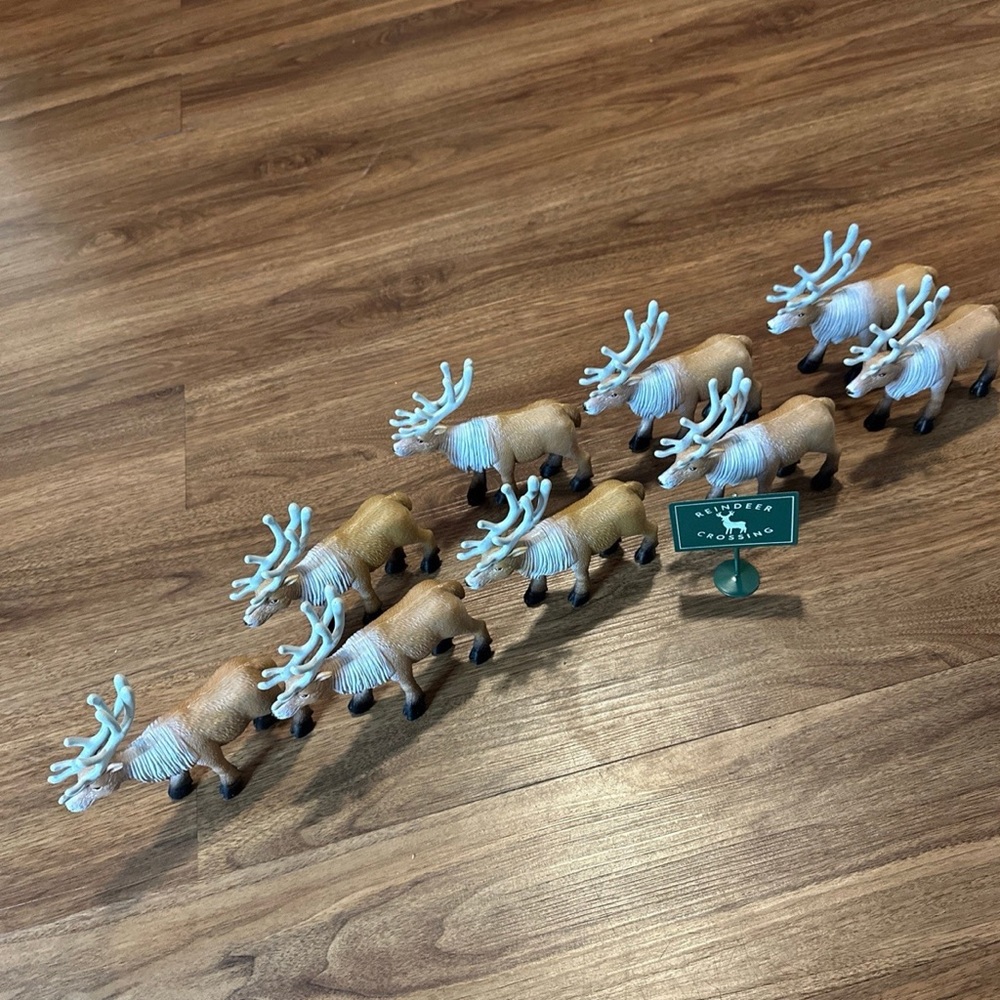 Plastic reindeer figures set